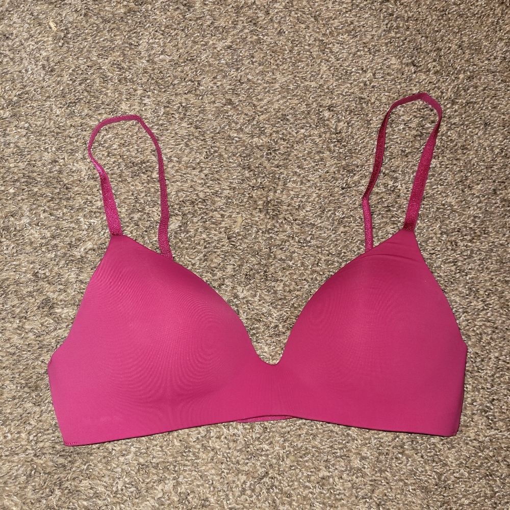 VS tshirt lightly lined wireless bra 32C